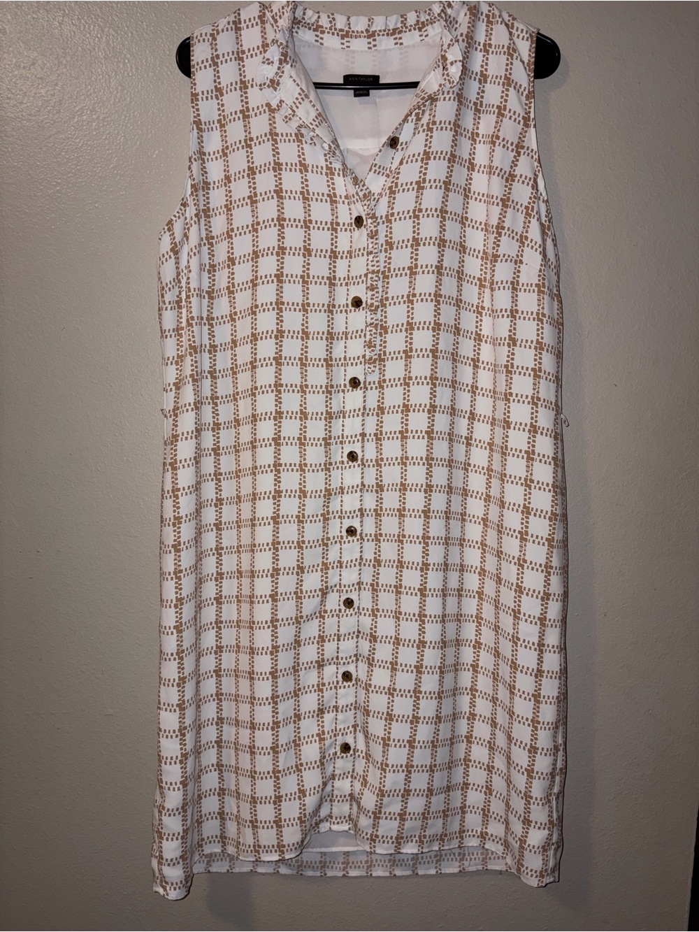 Ann Taylor Sleeveless Button-Down Shirt Dress in White and Tan Check